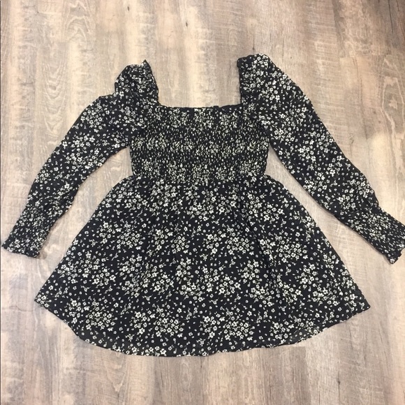 Smocked bust and wrist dress with balloon sleeves - Picture 3 of 4